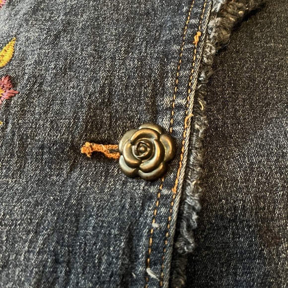 DG2 Embroidered Denim Vest Women's M Floral Rose Pockets Frayed Hem Boho Y2K - Picture 9 of 11